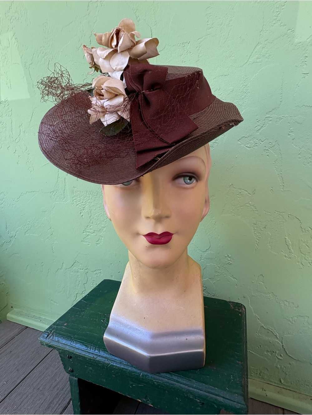 Vintage-Inspired Brown Women’s Floral Fascinator Hat